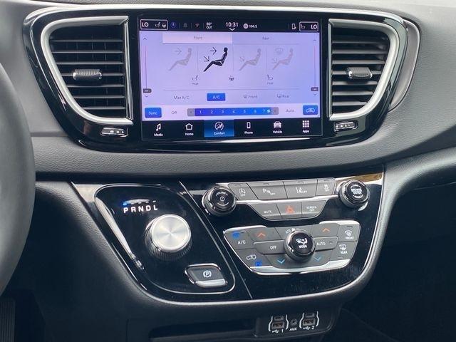 Chrysler Pacifica Select 2025