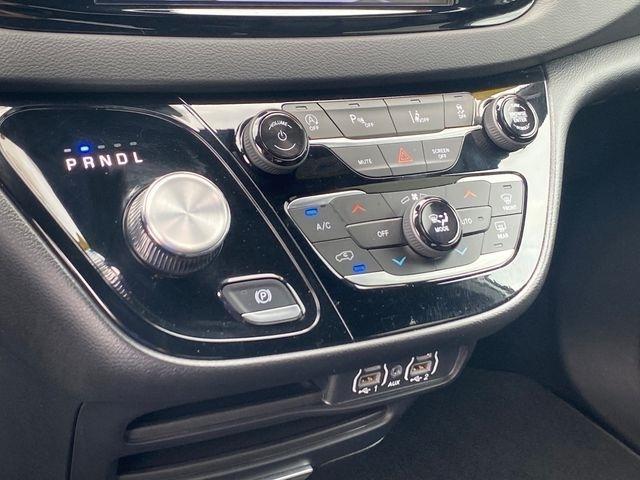 Chrysler Pacifica Select 2025