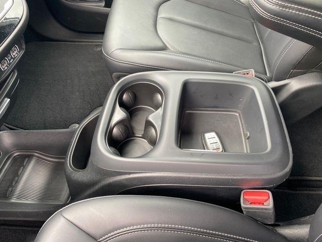 Chrysler Pacifica Select 2025
