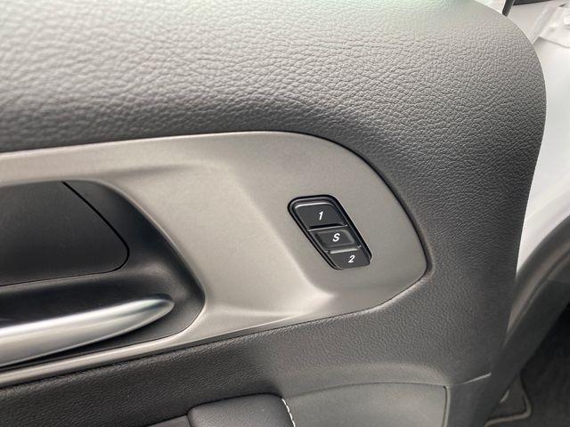 Chrysler Pacifica Select 2025