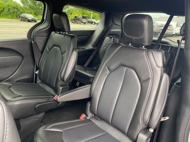 Chrysler Pacifica Select 2025