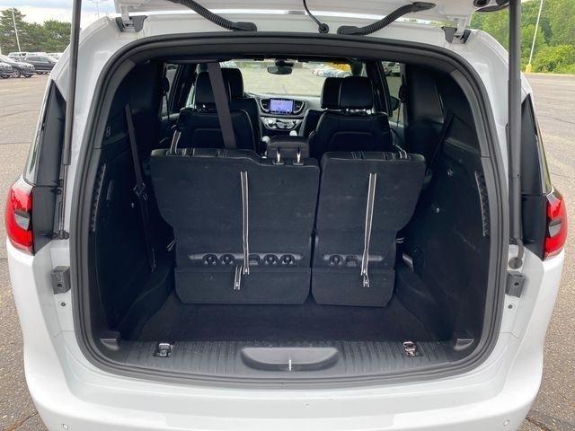 Chrysler Pacifica Select 2025