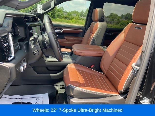 GMC Sierra 1500 Denali Ultimate Crew Cab 4WD 2025