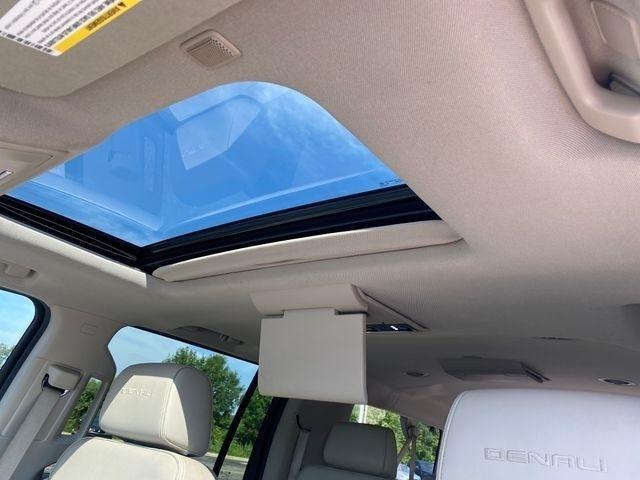 GMC Yukon XL Denali 4WD 2016