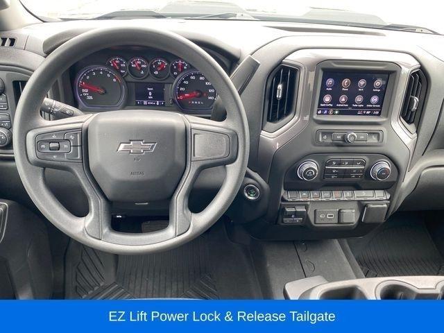 Chevrolet Silverado 1500 Trail Boss Custom Crew Cab 4WD 2024