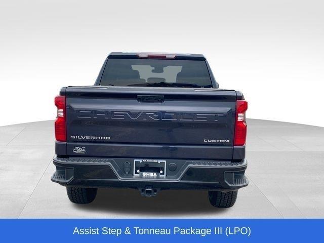 Chevrolet Silverado 1500 Trail Boss Custom Crew Cab 4WD 2024