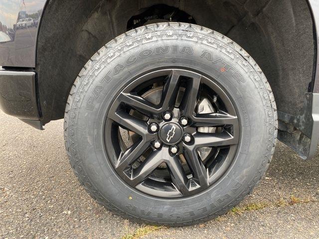 Chevrolet Silverado 1500 Trail Boss Custom Crew Cab 4WD 2024