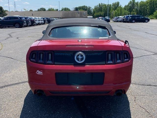 Ford Mustang V6 Convertible 2013