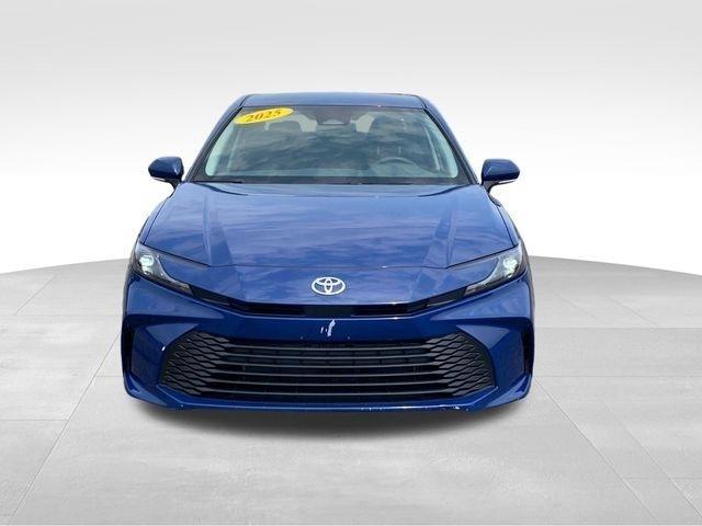 Toyota Camry Hybrid XLE 2025