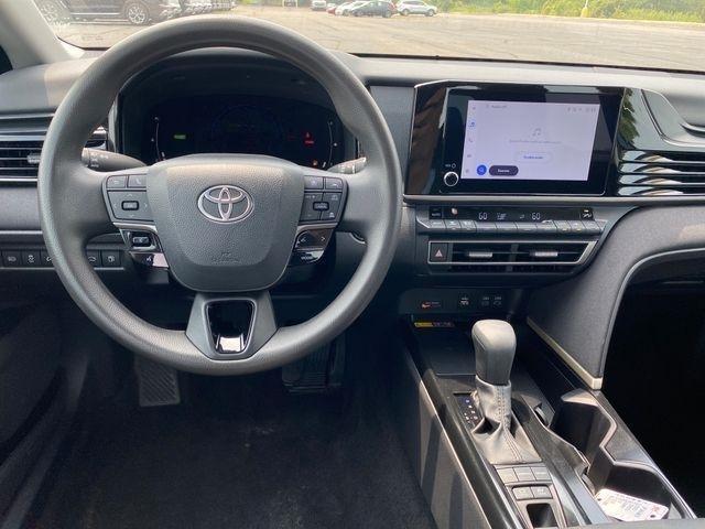 Toyota Camry Hybrid XLE 2025