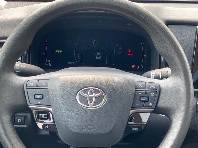 Toyota Camry Hybrid XLE 2025