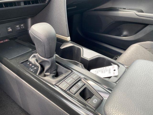 Toyota Camry Hybrid XLE 2025