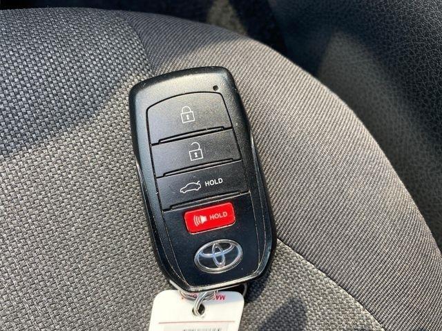 Toyota Camry Hybrid XLE 2025
