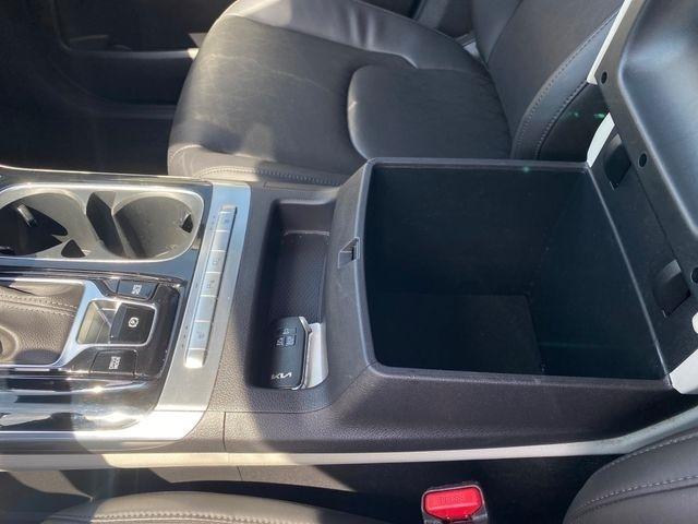 Kia Carnival EX 2024