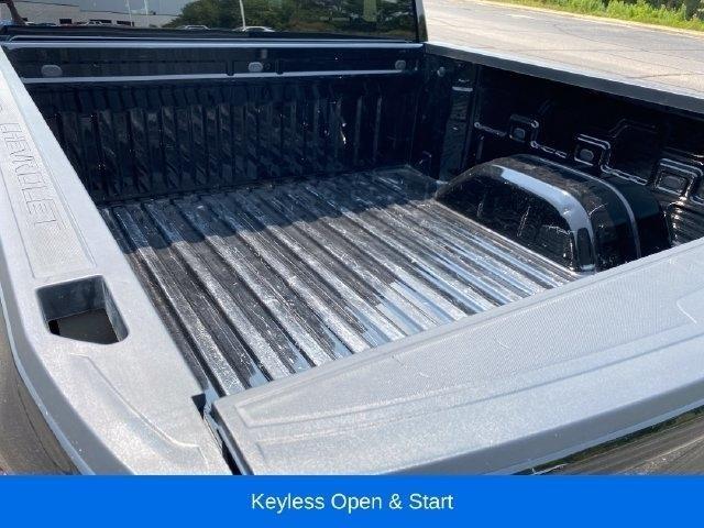 Chevrolet Silverado 1500 LT-L Crew Cab 4WD 2024