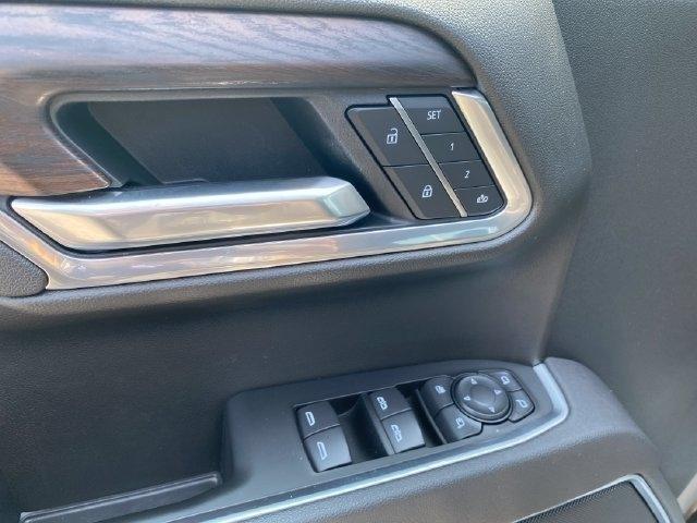 GMC Sierra 1500 SLT Crew Cab 4WD 2026