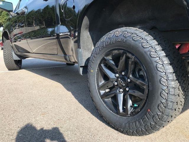 Chevrolet Silverado 1500 Trail Boss Custom Crew Cab 4WD 2023