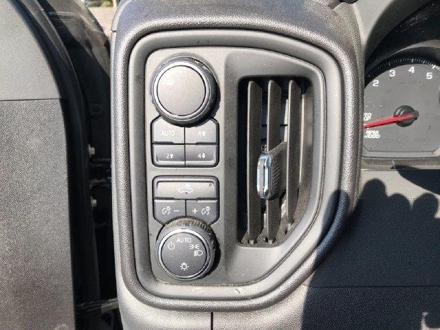 Chevrolet Silverado 1500 Trail Boss Custom Crew Cab 4WD 2023