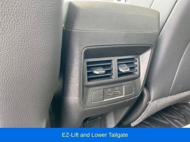 GMC Canyon Denali Crew Cab 4WD 2026