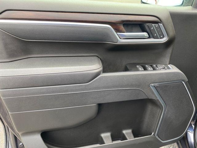 GMC Sierra 1500 SLT Crew Cab 4WD 2026
