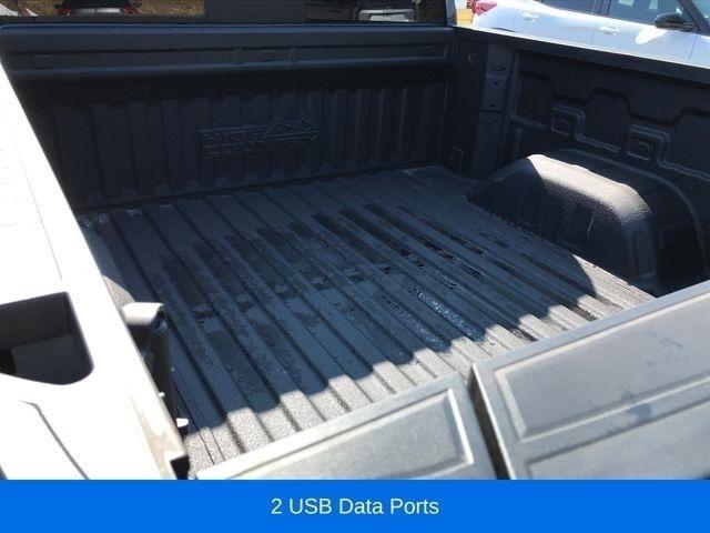 Chevrolet Silverado 1500 High Country Crew Cab 4WD 2024