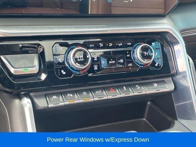 GMC Sierra 1500 Denali Ultimate Crew Cab 4WD 2023