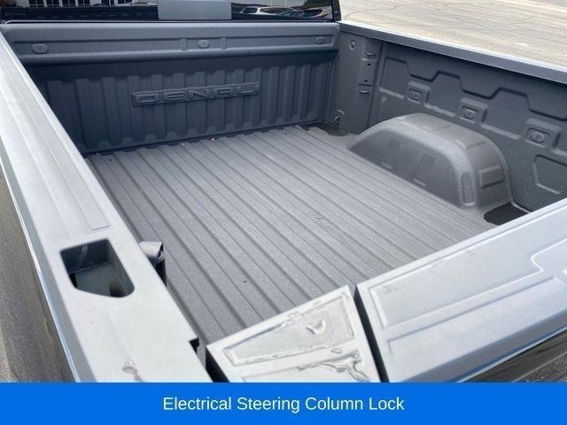 GMC Sierra 1500 Denali Ultimate Crew Cab 4WD 2023