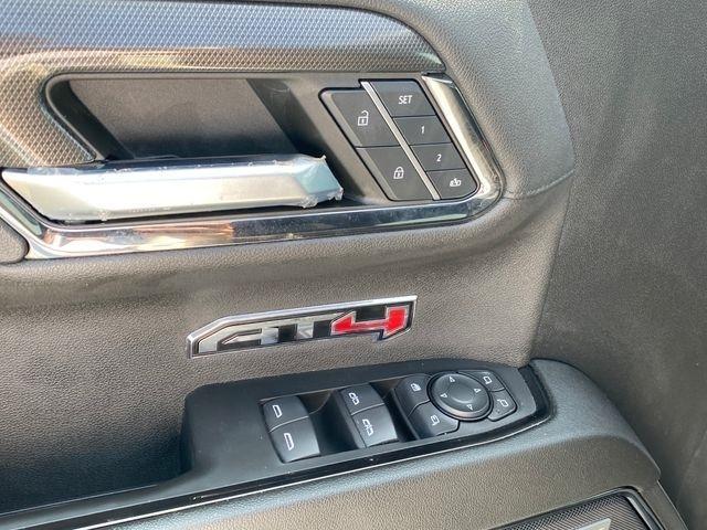 GMC Sierra 1500 AT4 Crew Cab 4WD 2024