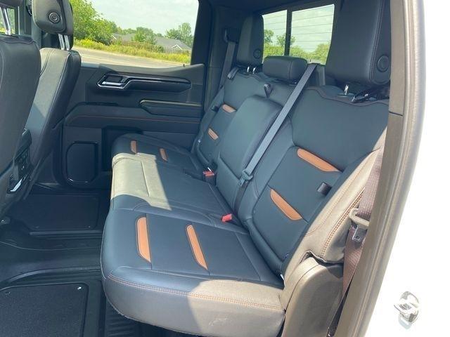 GMC Sierra 1500 AT4 Crew Cab 4WD 2024