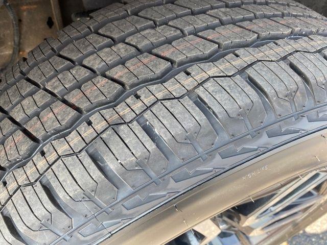 GMC Sierra 1500 AT4 Crew Cab 4WD 2024