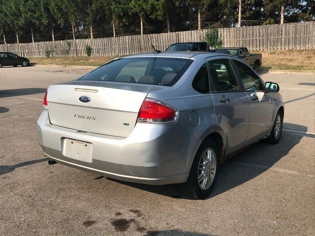 Ford Focus SE Sedan 2010