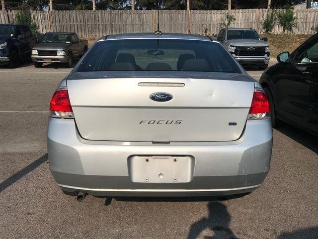 Ford Focus SE Sedan 2010