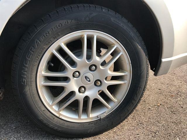 Ford Focus SE Sedan 2010