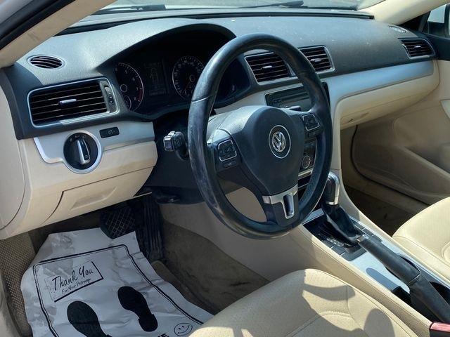 Volkswagen Passat 2.5L SE MT 2013
