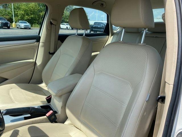 Volkswagen Passat 2.5L SE MT 2013