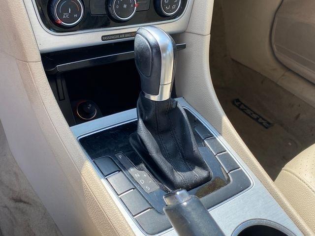 Volkswagen Passat 2.5L SE MT 2013