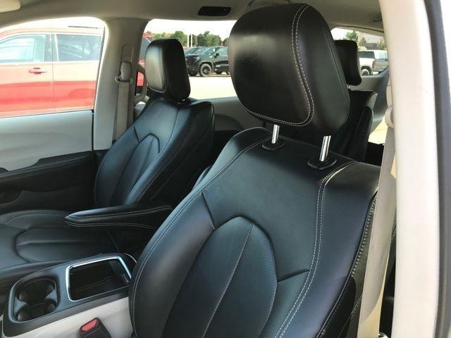 Chrysler Pacifica Hybrid Select 2024