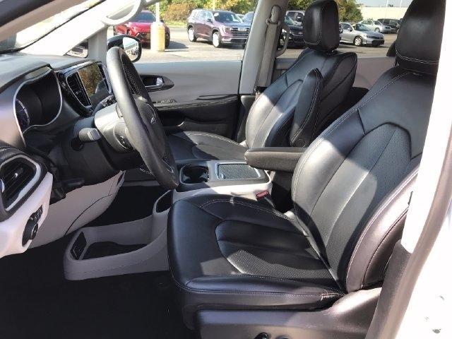 Chrysler Pacifica Hybrid Select 2024