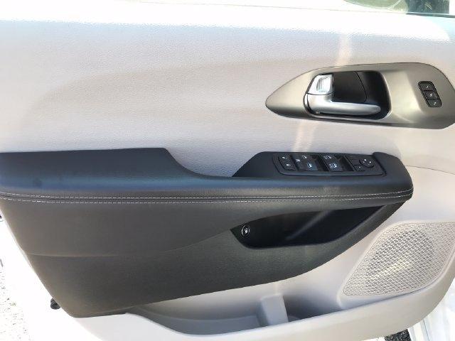 Chrysler Pacifica Hybrid Select 2024