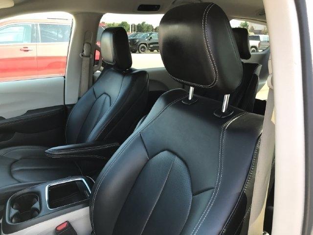 Chrysler Pacifica Hybrid Select 2024