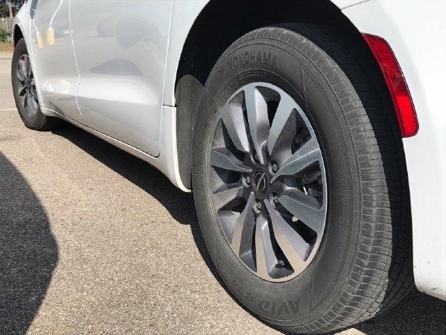 Chrysler Pacifica Hybrid Select 2024
