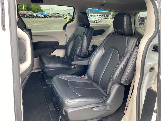 Chrysler Pacifica Hybrid Select 2024