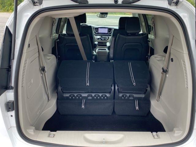 Chrysler Pacifica Hybrid Select 2024