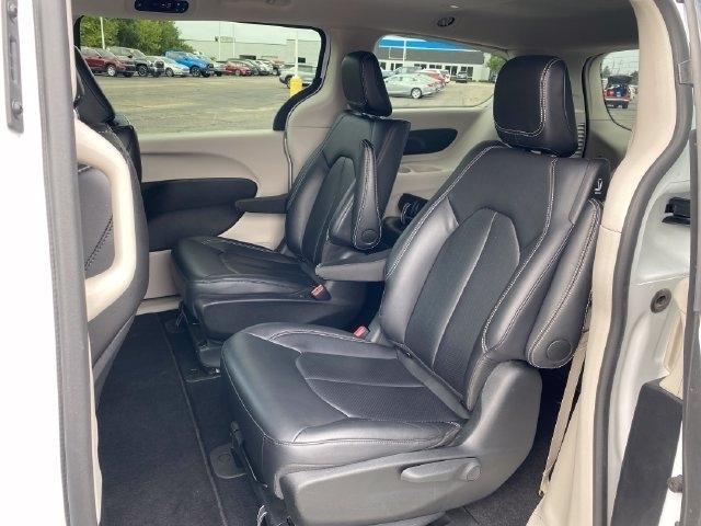 Chrysler Pacifica Hybrid Select 2024