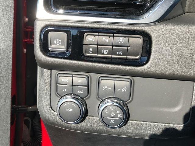 GMC Yukon Denali 4WD 2025