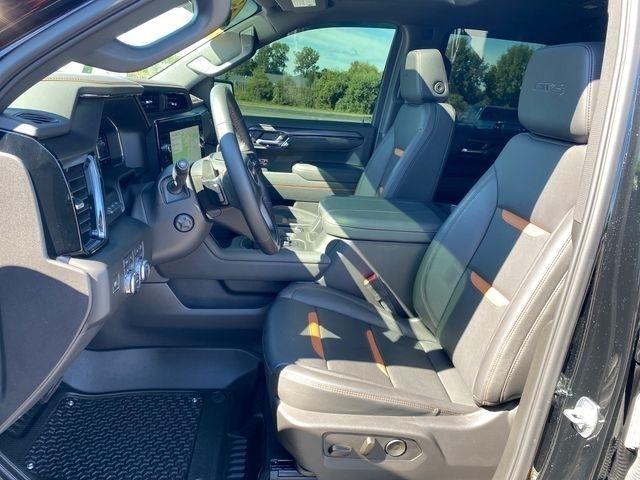 GMC Sierra 1500 AT4 Crew Cab 4WD 2025