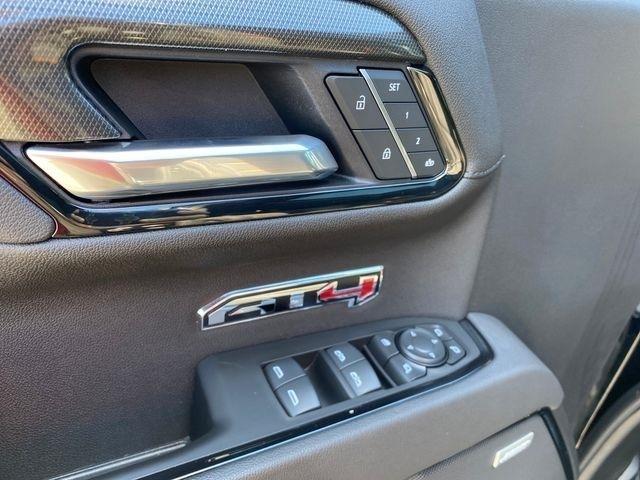 GMC Sierra 1500 AT4 Crew Cab 4WD 2025