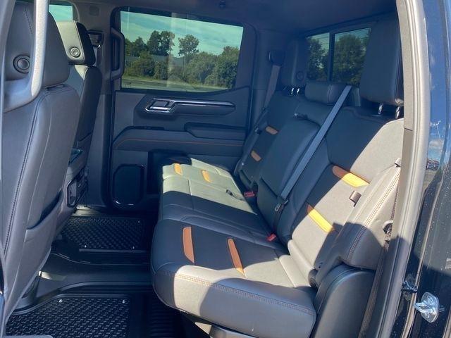 GMC Sierra 1500 AT4 Crew Cab 4WD 2025
