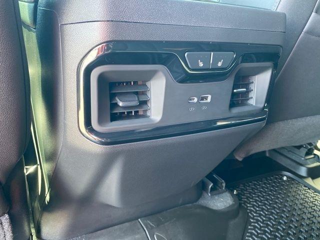 GMC Sierra 1500 AT4 Crew Cab 4WD 2025