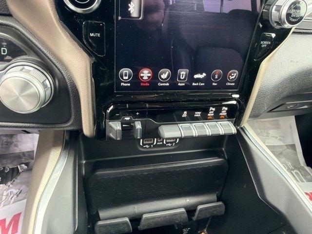 RAM 1500 Laramie Crew Cab SWB 4WD 2020